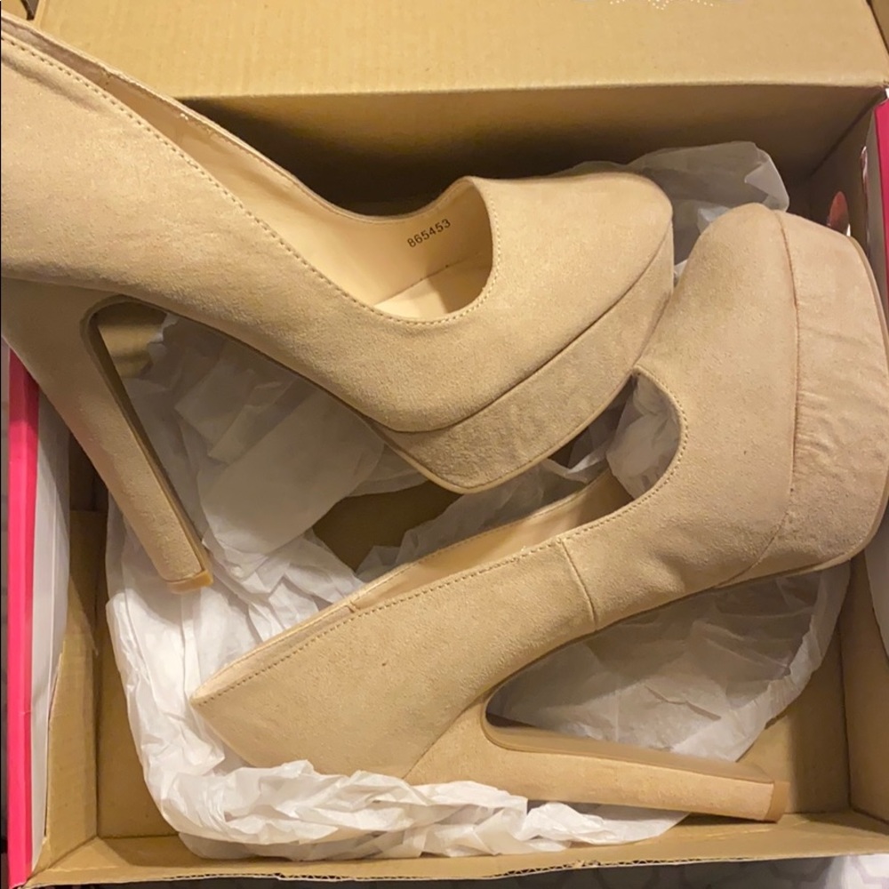 Nude heels size 8